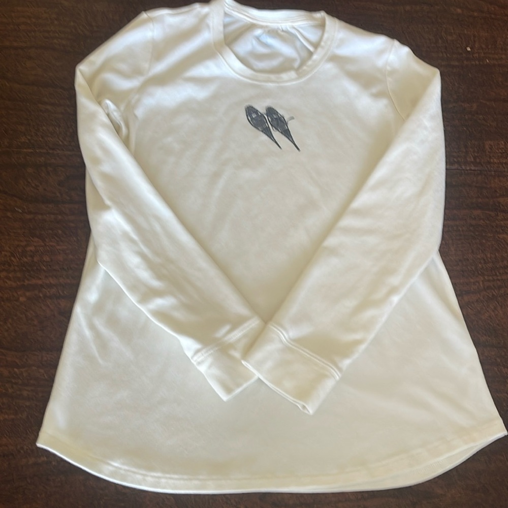 Lands’ End 💯% cotton lacrosse emblem ivory long sleeve shirt